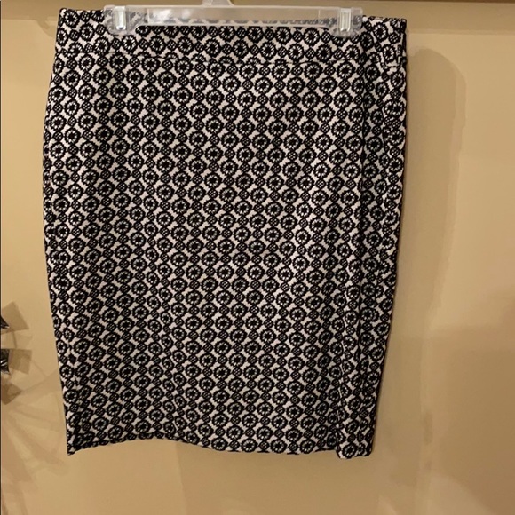 Ann Taylor Dresses & Skirts - Ann Taylor Patterned Pencil Skirt